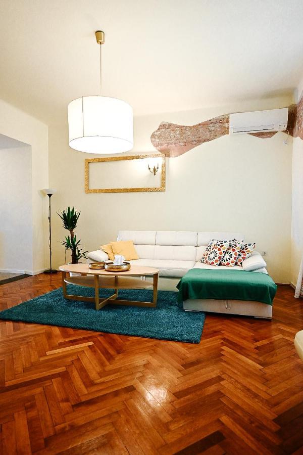 '2R' City Center Holidays And Workstays Fiume Esterno foto