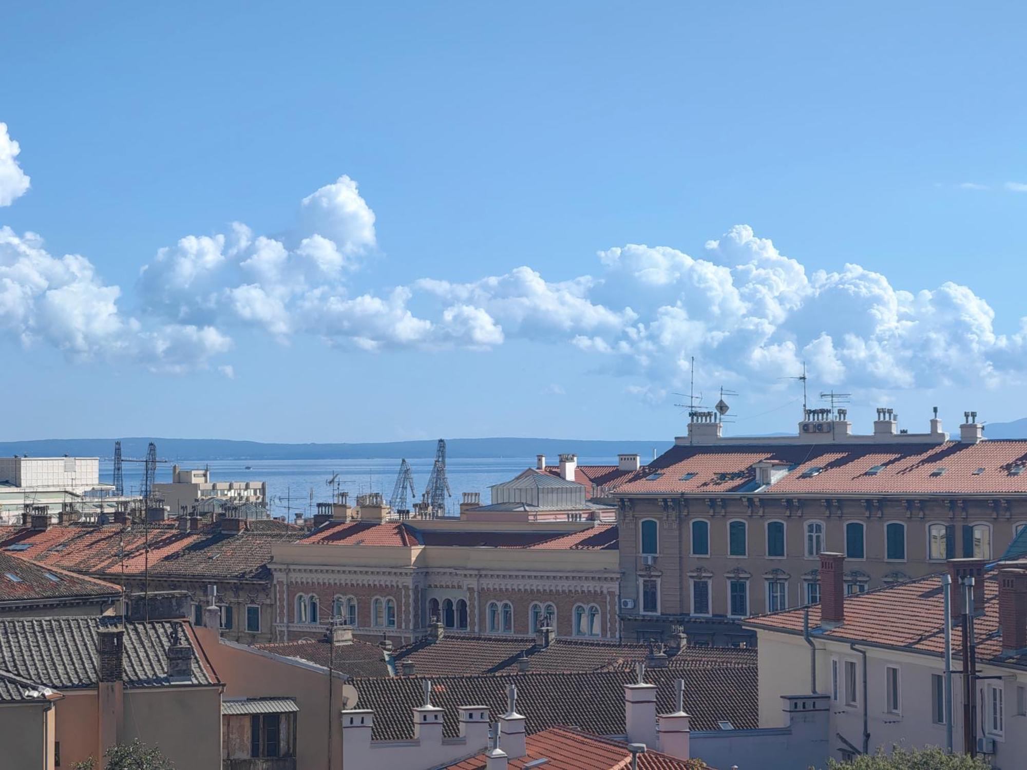 '2R' City Center Holidays And Workstays Fiume Esterno foto